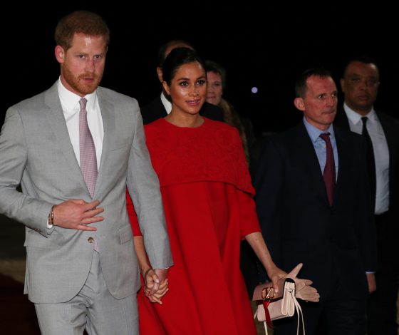 Новый выход принца Гарри и Меган Маркл. Красный ей к лицу!