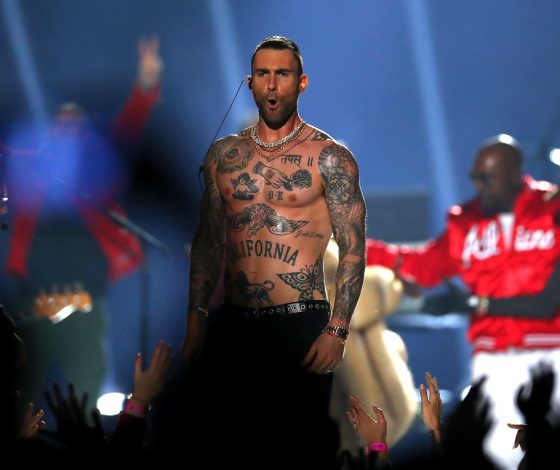 Twitter не оценил выступление Maroon 5 на «Суперкубке». И разразился гневными постами