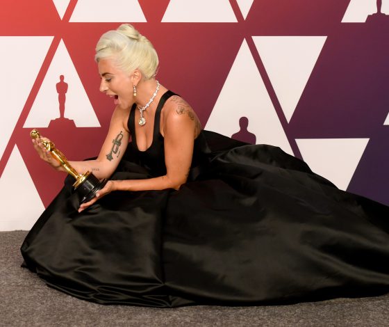 Сколько стоило колье Леди Гаги на «Оскаре»? У нас завис калькулятор от нулей!