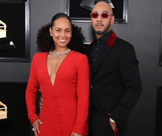 Ведущая здесь! Алиша Кис на премии «Грэмми-2019»