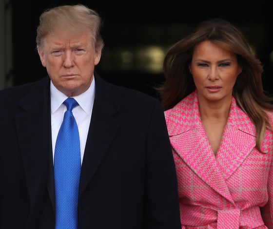 Вот это пальто! Неожиданный наряд Мелании Трамп на встрече в Белом доме