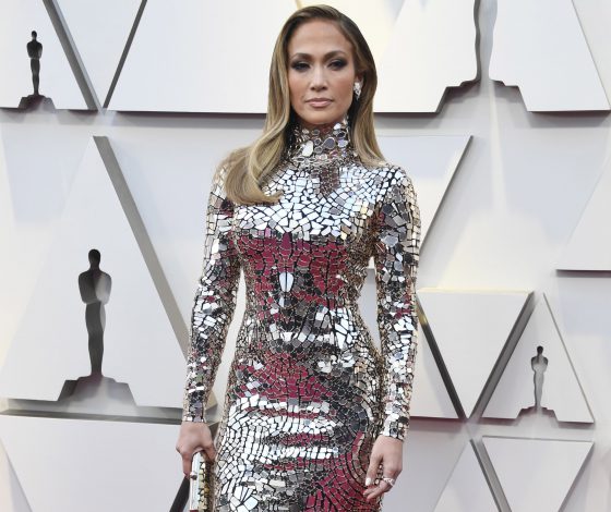 Шикарная! Дженнифер Лопес на красной дорожке «Оскара»