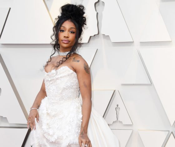 Даже нам неловко: худшие наряды звезд на премии «Оскар-2019»