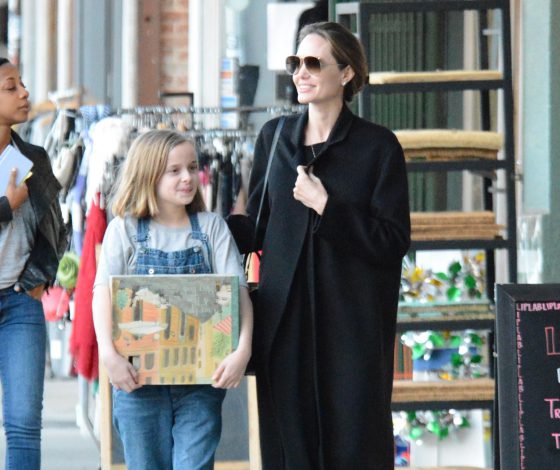 Пока Брэд Питт тусит с Дженнифер Энистон: как дела у Анджелины Джоли?