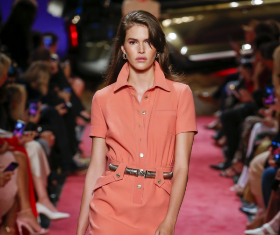 Где купить одежду самого модного цвета этого года – кораллового