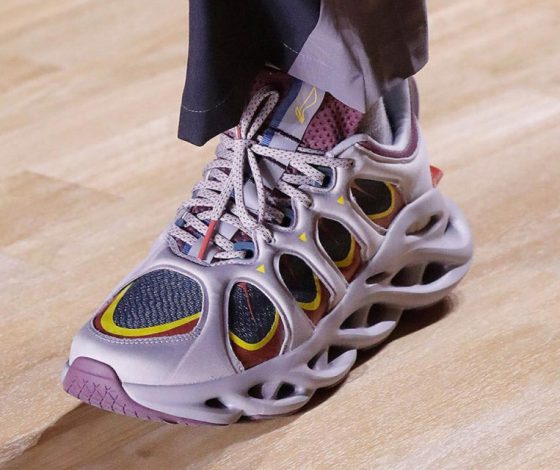 Balenciaga, прощай! Как выглядят самые модные ugly shoes 2019 года?