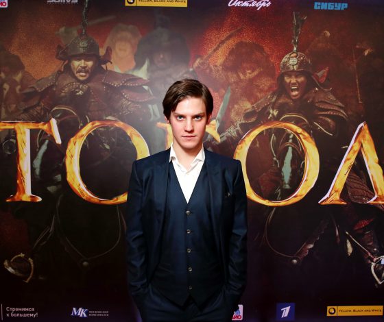 Павел Табаков, Агата Муцениеце и Павел Прилучный на премьере фильма «Тобол»