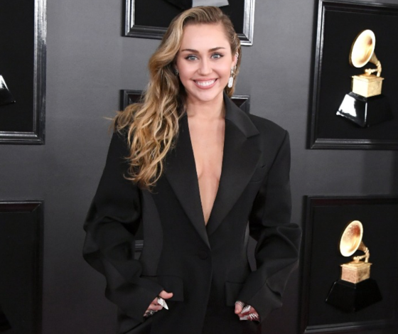 Замужество ей к лицу: идеальная Майли Сайрус на «Грэмми»!