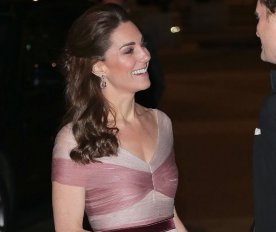 Королевский образ! Кейт Миддлтон в розовом платье Gucci