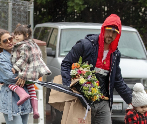 Редкий выход: Райан Гослинг и Ева Мендес с детьми