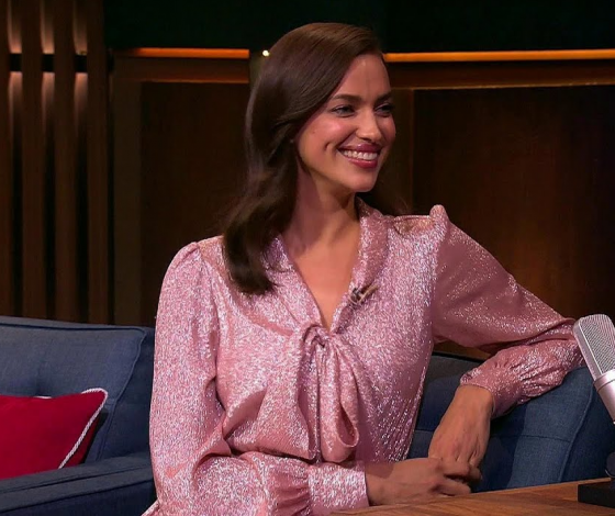 Сколько стоит: платье Ирины Шейк на «Вечернем Урганте»