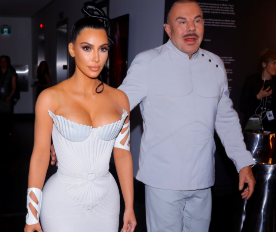 Ким в двух (голых) винтажных образах, и лучше их не повторять!