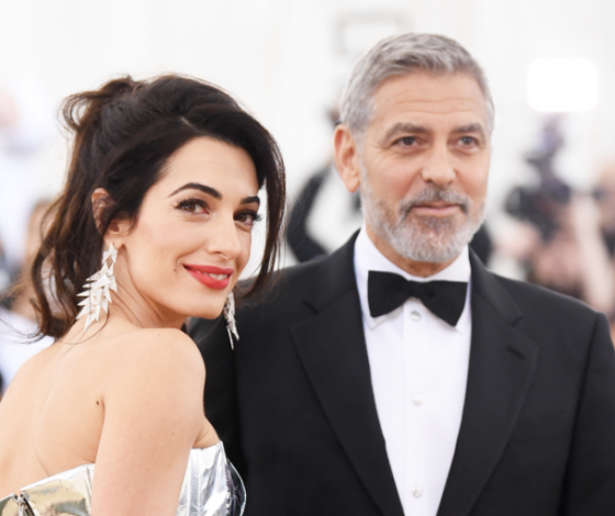 Словно кадры из фильма: Джордж и Амаль Клуни катаются на катере в Венеции