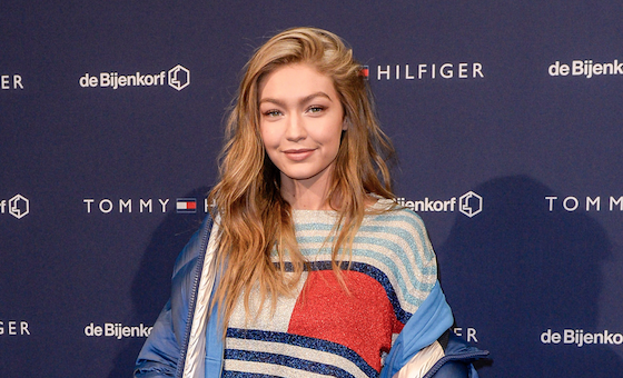 Какой пресс! Джиджи Хадид на презентации коллекции Tommy Hilfiger