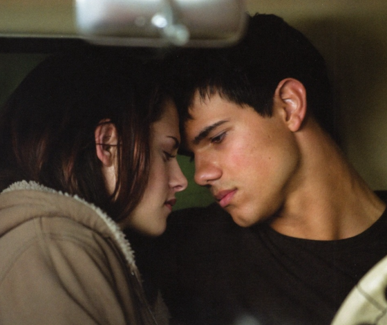 Белла и Джейкоб из «Сумерек» снова вместе! Ну, почти