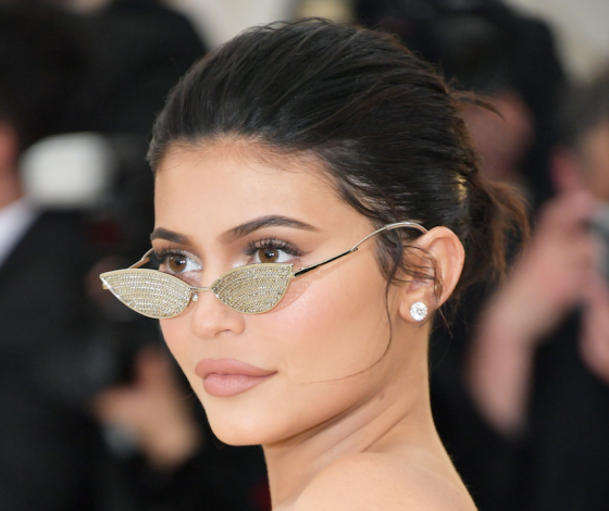 Эта девушка – копия Кайли Дженнер! Ну или очень хочет так думать