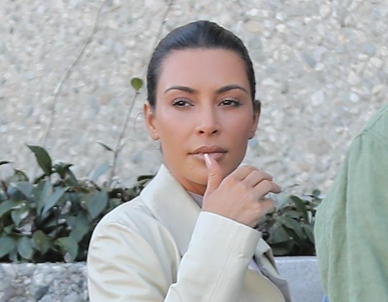 Белый ей к лицу! Новый выход Ким Кардашьян