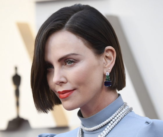 И она тоже! Шарлиз Терон сменила цвет волос к «Оскару»