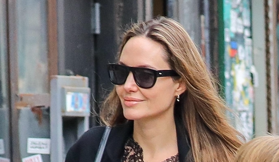 В любимом черном! Два новых выхода Анджелины Джоли