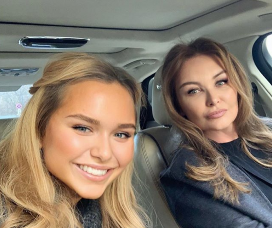 Елена Маликова публично отчитала дочь. В чем провинилась Стефания?