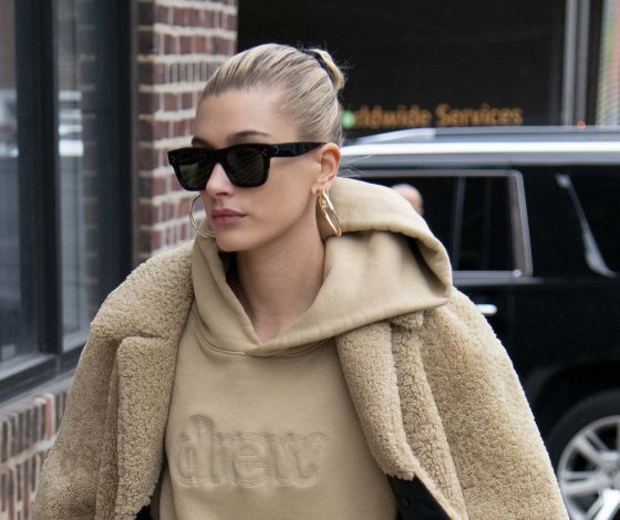 Сколько стоит костюм Хейли Бибер?