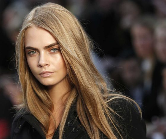 Во сколько лет Кара Делевинь лишилась девственности?