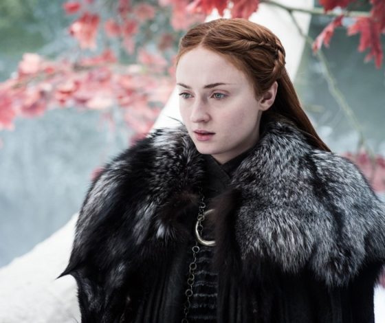 И чья это была ошибка? Софи Тернер высказалась о том самом стаканчике Starbucks в «Игре престолов»