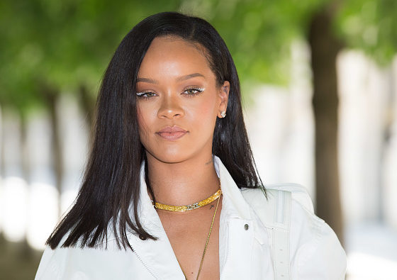 Для тех, кому надоели обычные прически: Рианна показала, как укладывать волосы летом