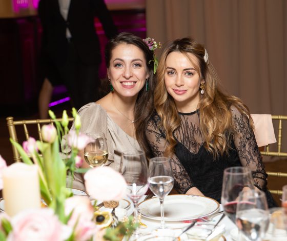 Анастасия Меськова, Анжелика Каширина и Глафира Тарханова на весеннем балу «Кашемир и Шелк»