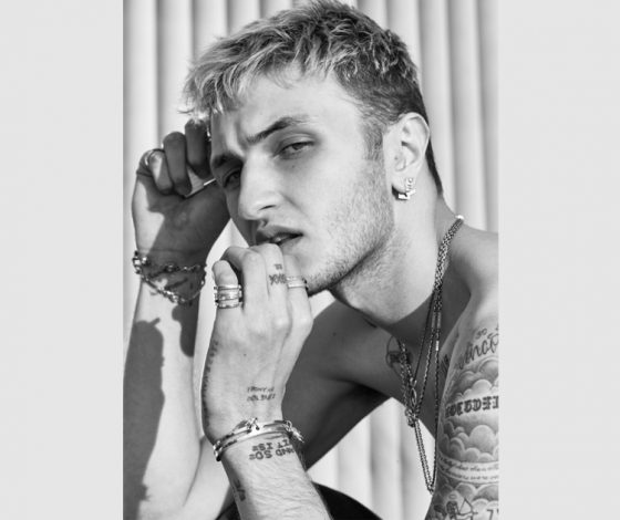 Для тех, кто любит серебро: брат Беллы и Джиджи Хадид выпустил коллекцию украшений!