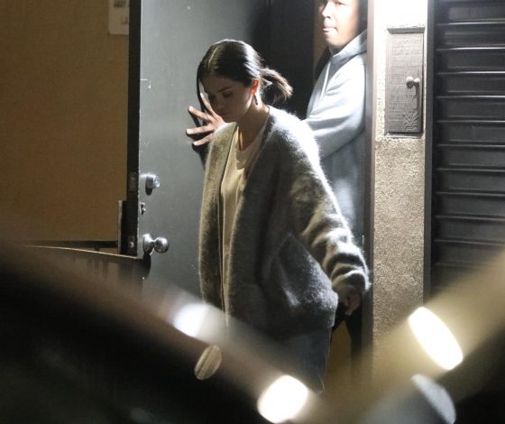 Вернулась к работе! Где заметили Селену Гомес?