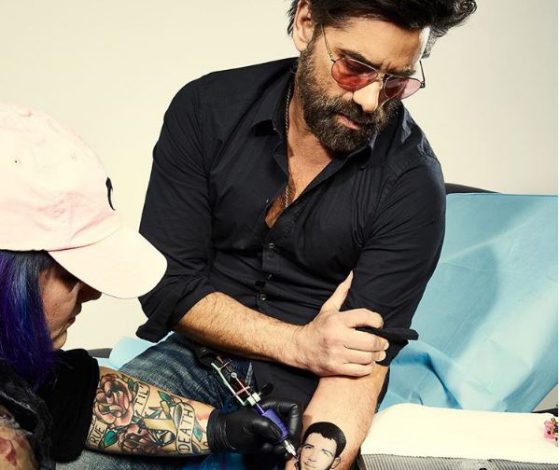 Звезда «Королев крика» сделал тату с лицом Ника Джонаса. Что происходит?