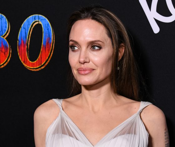 Какие взрослые! Новый выход Джоли с детьми