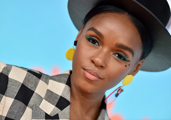 Макияж с цветной тушью: лучшие образы для вдохновения