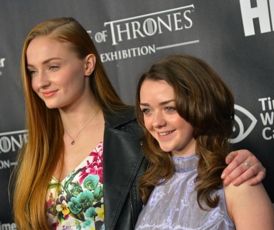 Скоро новый сезон! Звезды «Игры престолов» Софи Тернер и Мэйси Уильямс рассказали о съемках в сериале