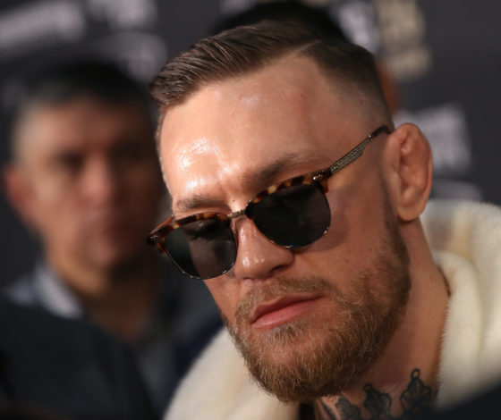 Видео дня: Конор Макгрегор показал подписчикам, как поедает шершней