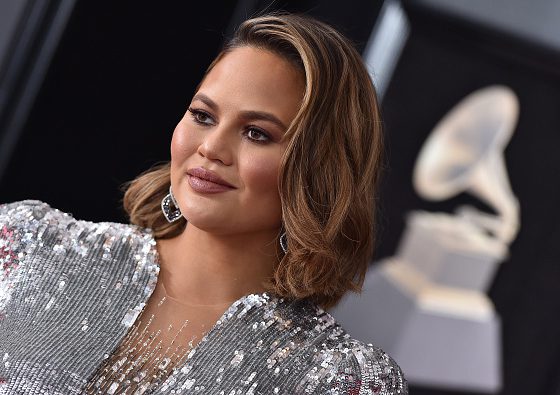 Такой мы ее еще не видели: Крисси Тейген с челкой