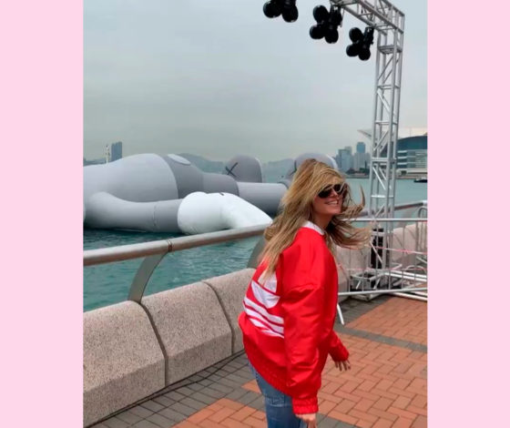 Самая модная инсталляция планеты! Хайди Клум на фоне гигантского медведя на воде