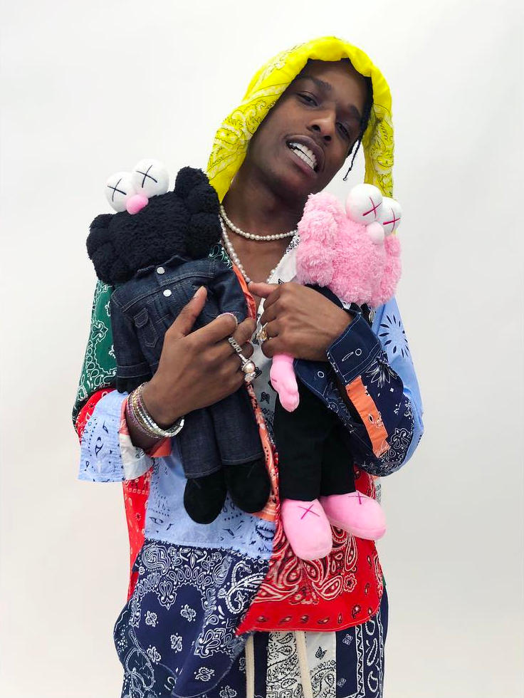 A$AP Rocky с игрушками Dior x Kaws