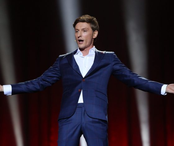 «Правильно, что Лариса вас пришпандорила»: Павел Воля о конфликте Вали Карнавал и Ларисы Долиной