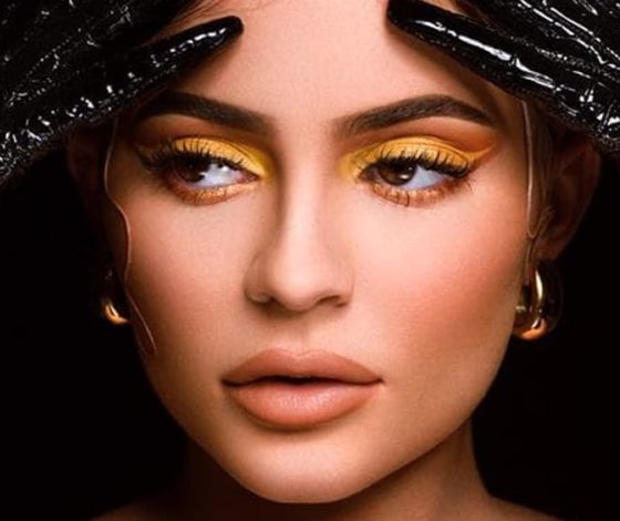 Цифра дня: сколько стоит пижама Кайли Дженнер? (она очень милая)