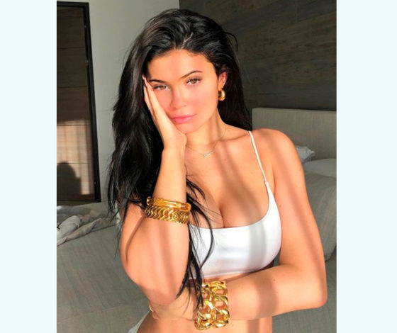 10 золотых браслетов-цепей, как у Кайли Дженнер