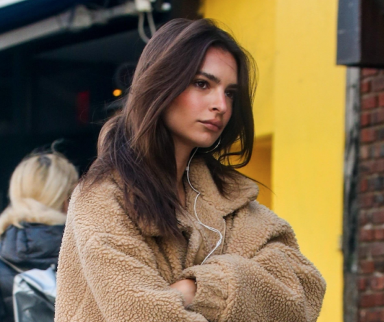 Меркурий? Очень грустная Эмили Ратаковски в Нью-Йорке