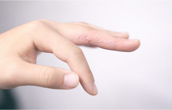 Даже мама не будет ругаться: татуировки, которых почти не видно