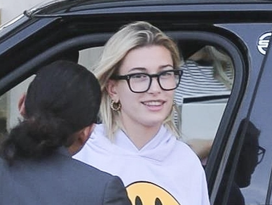 Новый выход Хейли Бибер. Она самая преданная фанатка мужа!