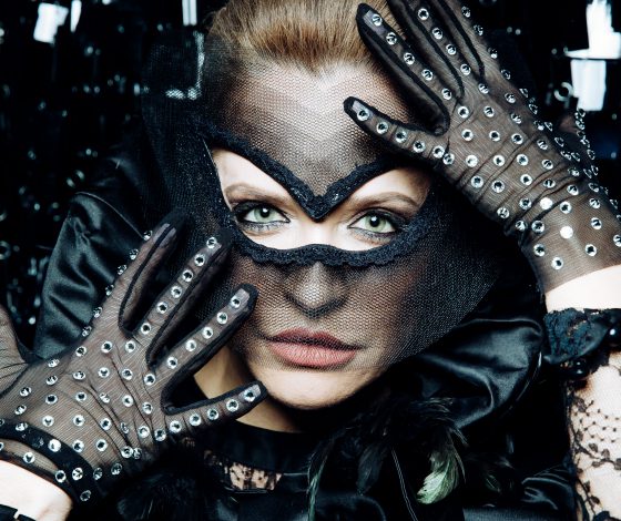 Почему не нужно пытаться быть «секси» и что всегда должно быть в твоем гардеробе: отвечает главная модница светской Москвы Виктория Шелягова