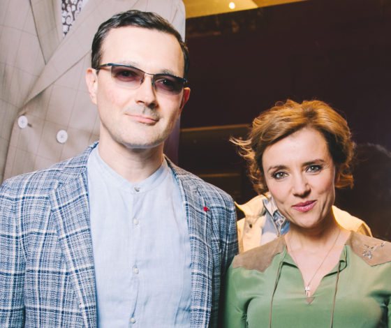 Егор Бероев и Ксения Алфёрова, Владимир Познер и Константин Крюков на шахматной вечеринке «Партия ISAIA»