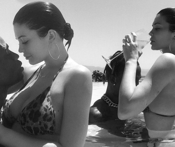 Сколько стоит: леопардовое бикини Кайли Дженнер