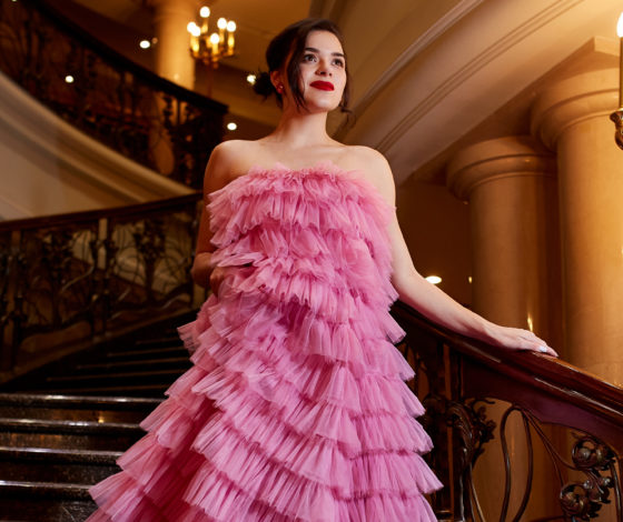 Аделина Сотникова и 10 идеальных образов на выпускной