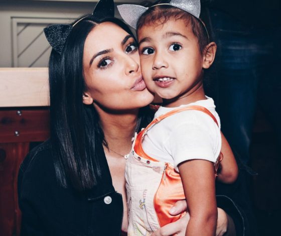 Вся в маму! Норт Уэст в туфлях на ОЧЕНЬ высоком каблуке!